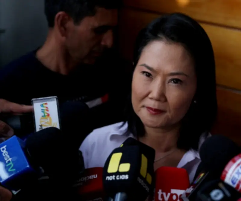 Keiko Fujimori encamina a presidencia de Perú; Sánchez convoca protestas