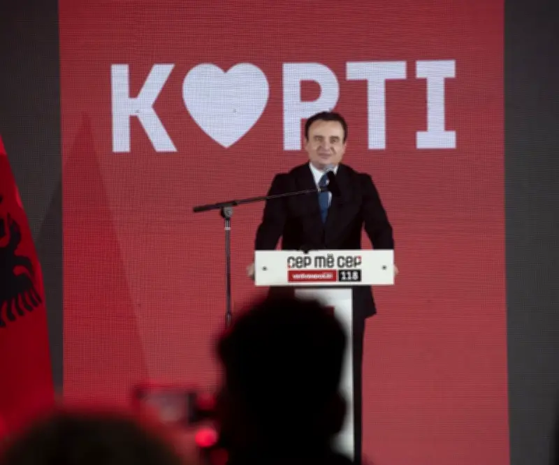Kurti gana elecciones en Kosovo pero enfrenta estancamiento político