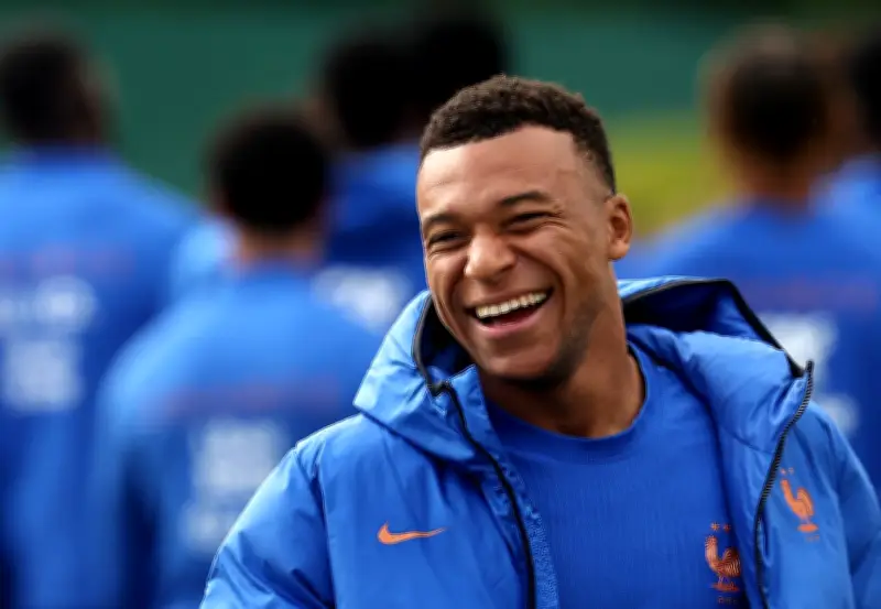 Kylian Mbappé: edad, novia, estudios y fortuna del capitán francés