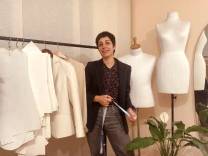 Lea Raymond y su taller de alta costura que transforma vidas en Colombia