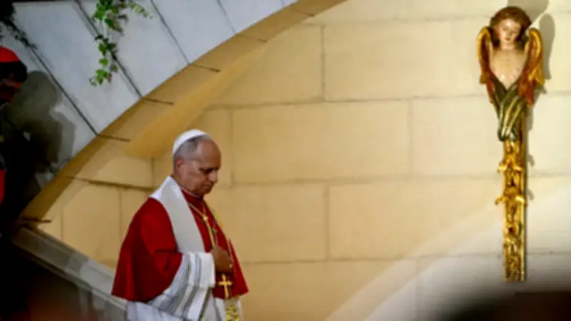 León XIV promete cambios en la Iglesia para ser un "lugar seguro" ante víctimas de abusos