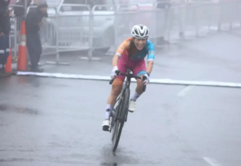 Lilibeth Chacón domina la etapa reina y es nueva líder de la Vuelta a Colombia Femenina