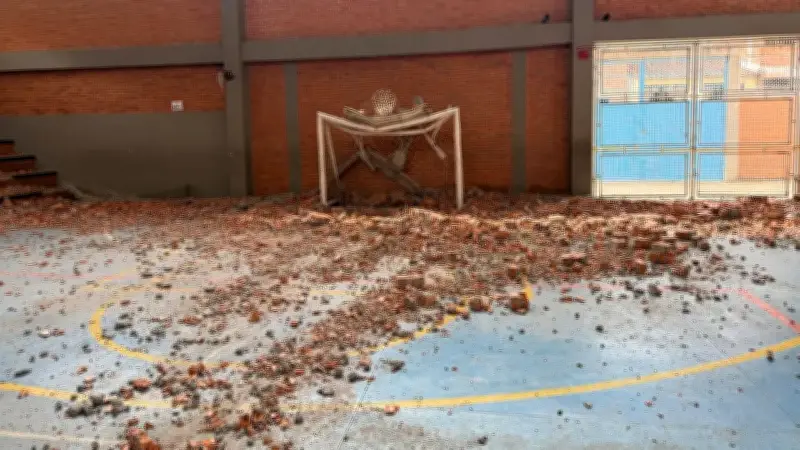 Lluvias en San Gil: colapso de muro obliga a trasladar mesas de votación