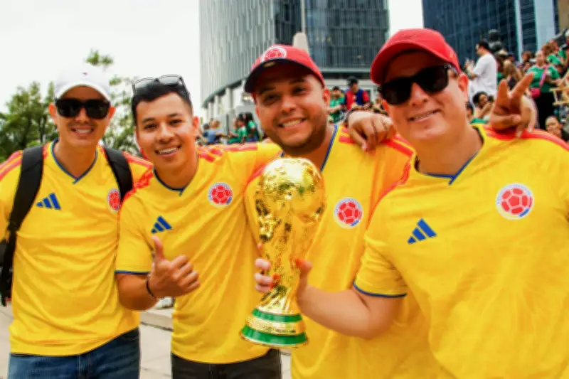 Marea amarilla en México: aficionados colombianos copan el Ángel de la Independencia