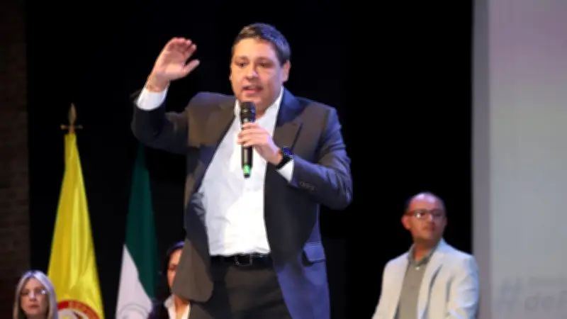 Mauricio Lizcano no apoyará a Cepeda ni a De la Espriella en segunda vuelta
