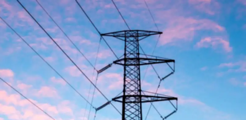 Mercado eléctrico reduce presión en precios pero mantiene picos de hasta $843/kWh