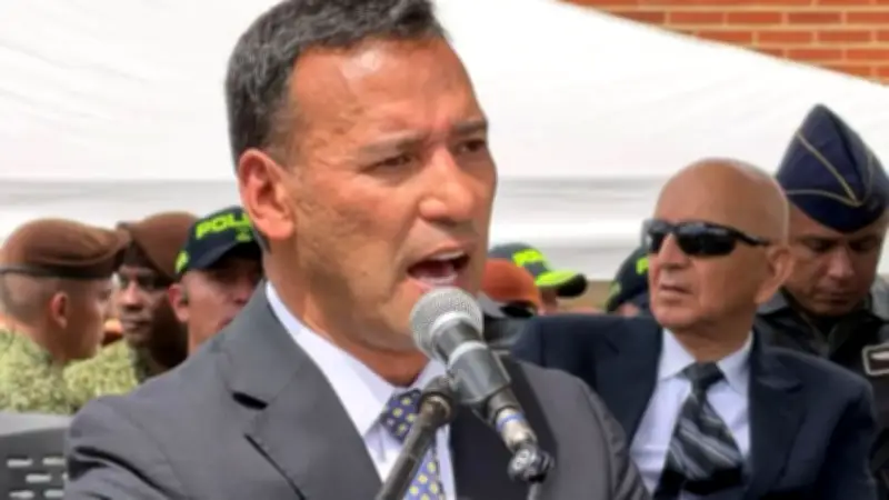Ministerio de Defensa retira a diez tenientes coroneles del Ejército