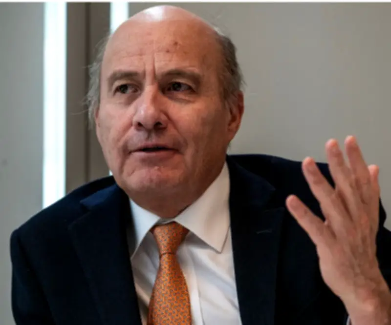 Ministro Quiroz critica a Boric por caída del Imacec en abril