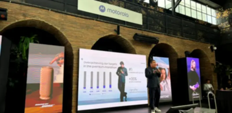 Motorola lanza en Colombia nuevos plegables y un ecosistema conectado
