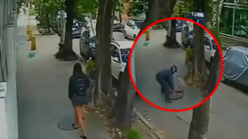 Mujer cae en alcantarilla en Río de Janeiro y es rescatada por vecinos