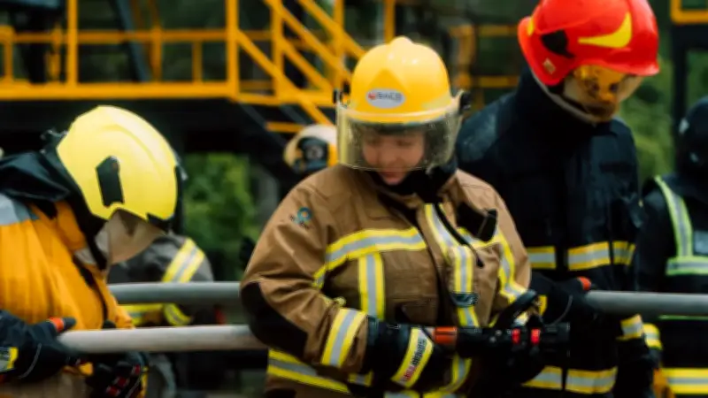 Mujeres ganan terreno en emergencias: bomberos y rescate