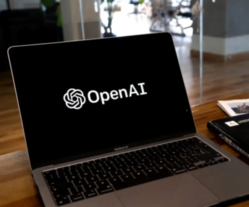OpenAI acusa a cuentas chinas de avivar oposición a centros de datos en EE. UU.
