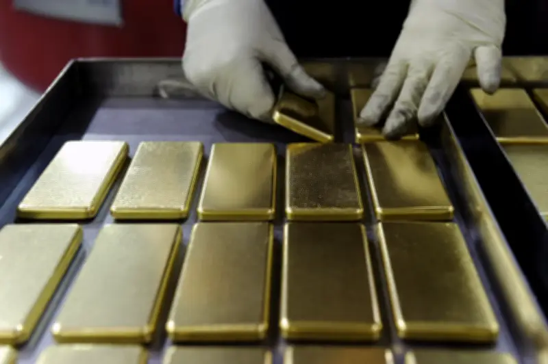 Oro cae por tensiones en Oriente Medio y temores inflacionarios