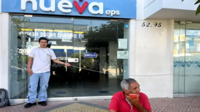 Paciente con cáncer se encadena en Nueva EPS en Bucaramanga por falta de tratamientos