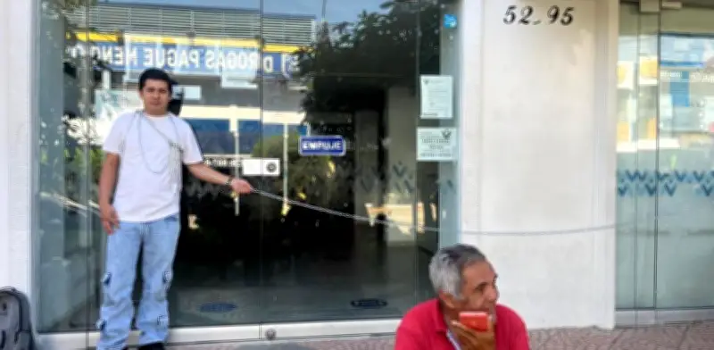 Pacientes de Nueva EPS se encadenan en Bucaramanga por falta de medicamentos