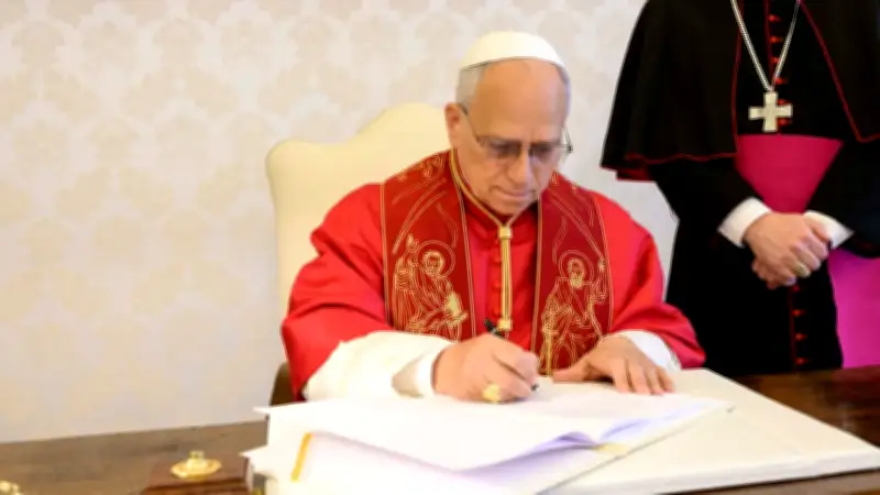 Papa León XIV inicia visita a Cataluña con actos en Barcelona
