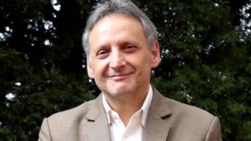 Papa León XIV versus Palantir: humanismo vs tecnocracia en la era de la IA