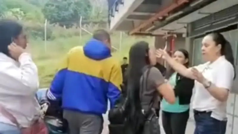 Pelea en colegio de Rionegro: padres agreden a docente por presuntos malos tratos