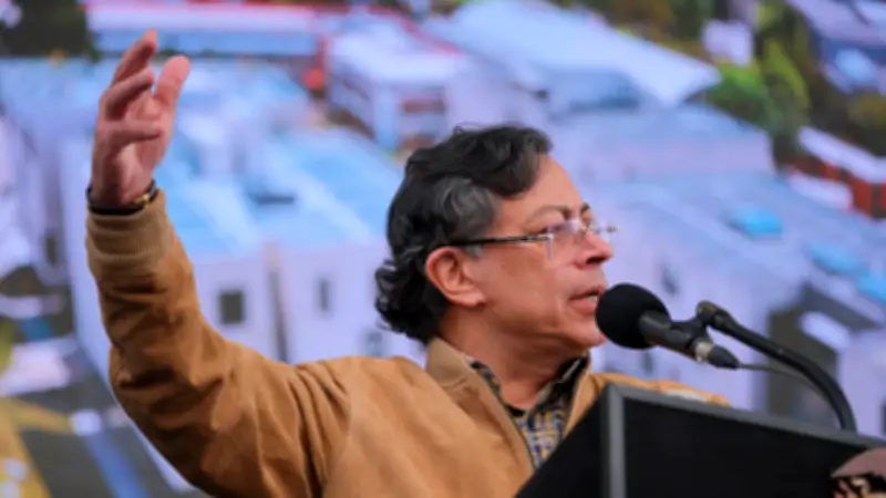 Petro agita segunda vuelta con videos de protestas en Chile: "Así sale la juventud"