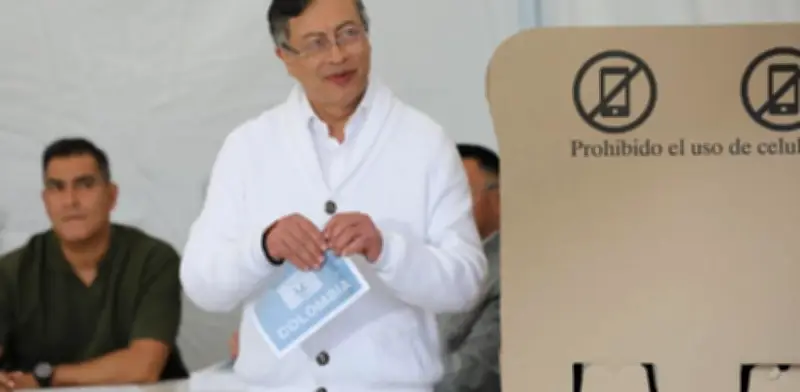 Petro cuestiona preconteo y solo aceptará resultados oficiales de elecciones