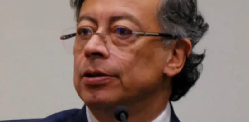 Petro denuncia censura judicial y llama a usar la camiseta de la Selección Colombia