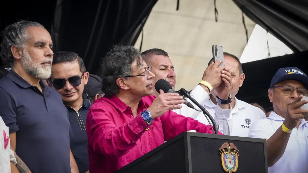 Petro impulsa constituyente para revitalizar campaña de Cepeda
