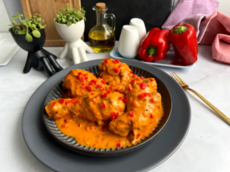 Pollo en salsa cremosa de pimentón: receta fácil y rápida