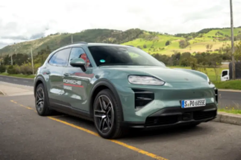 Porsche prueba en Colombia el nuevo Cayenne eléctrico antes de su lanzamiento regional