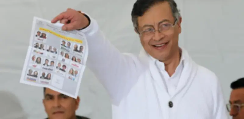 Procuraduría evita pronunciarse sobre voto público de Petro por Cepeda