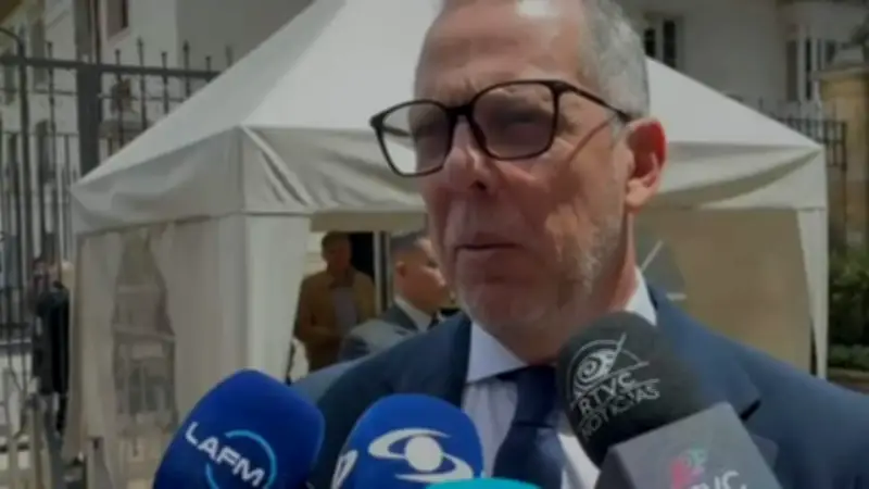 Procuraduría suspende provisionalmente al embajador Alfredo Saade