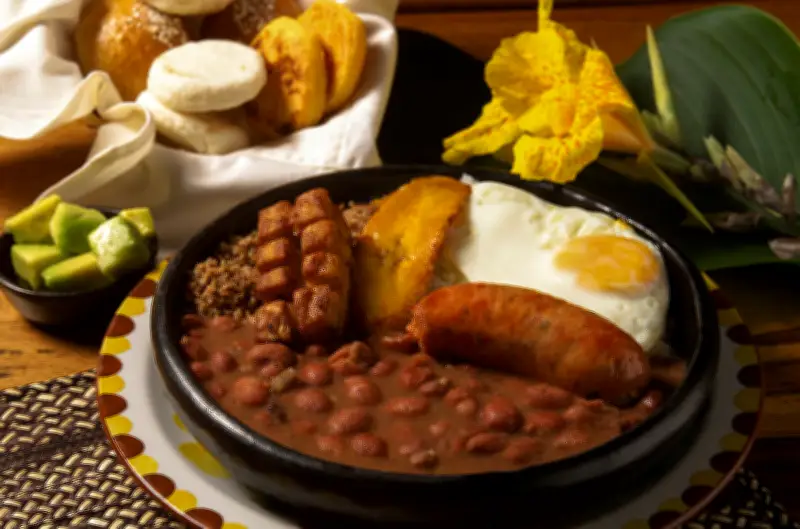 Receta de fríjoles colombianos con chicharrón: paso a paso