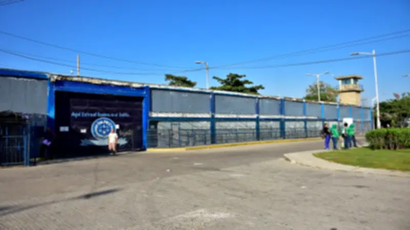 Reclusos celebran parranda con cerveza y celulares en cárcel de Barranquilla