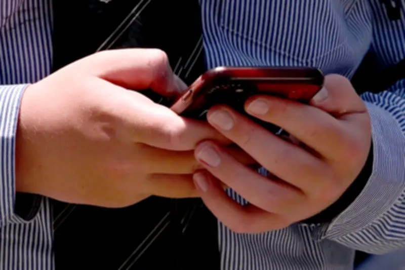 Redes sociales exponen a niños a contenido dañino en América Latina