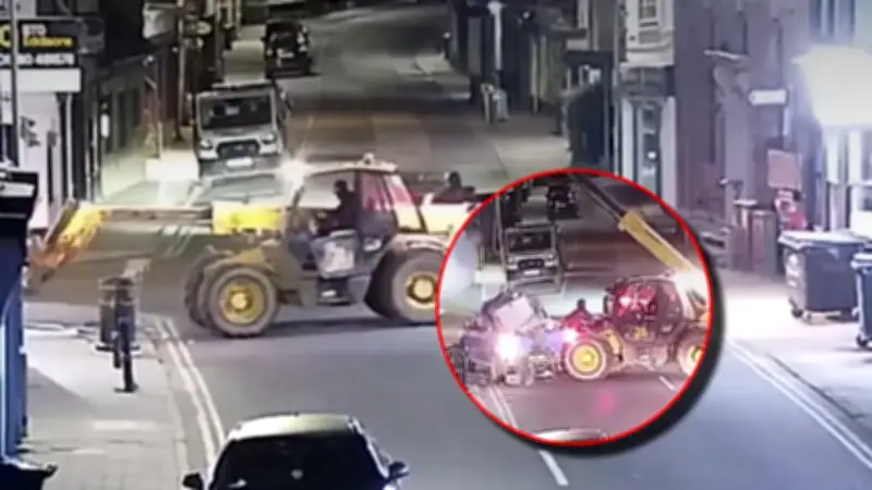 Roban cajero automático con excavadora en Reino Unido