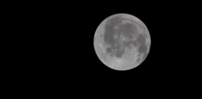 Robot abandonado en la Luna durante 40 años sorprende al 'volver a la vida'