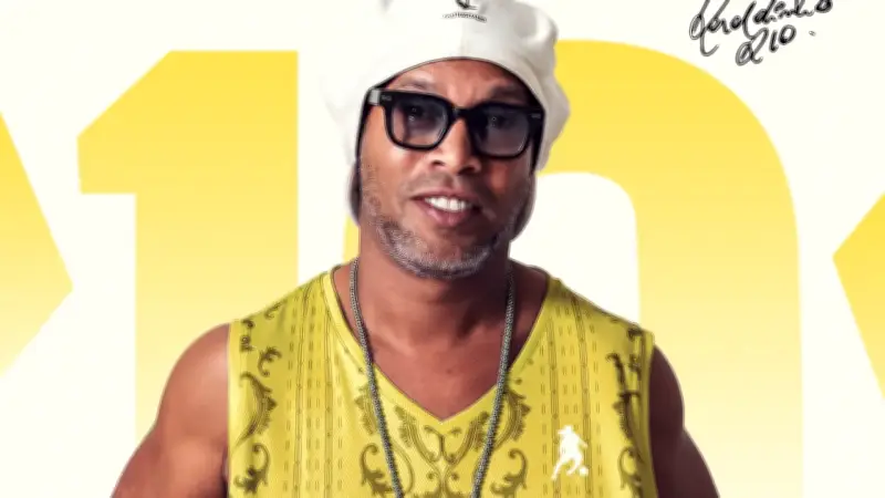 Ronaldinho lanza su primer disco 'Camisa 10' con estrellas mundiales