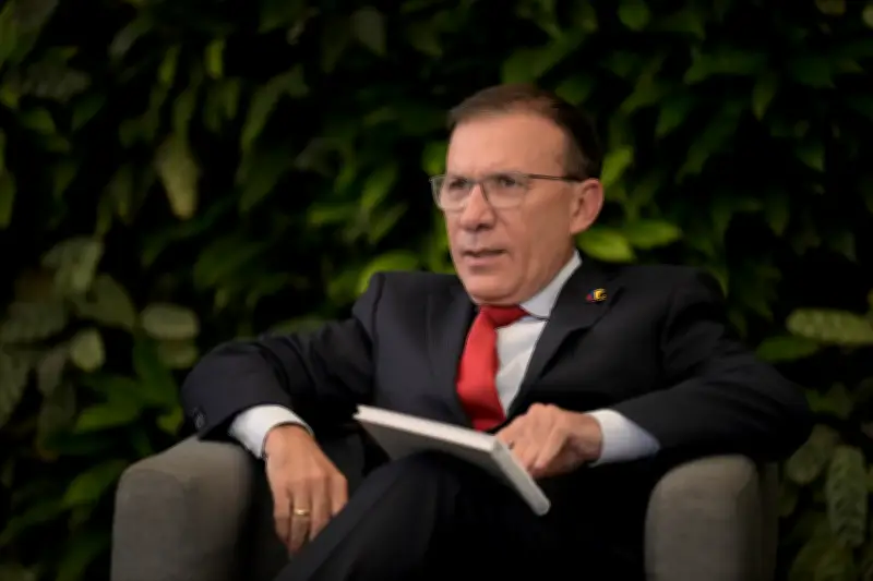 Roy Barreras respalda a Iván Cepeda y pide abrir la campaña progresista