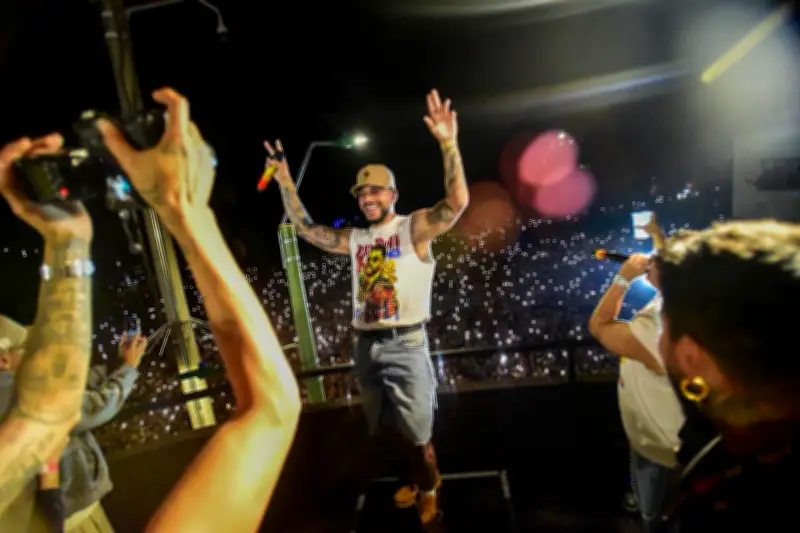 Ryan Castro homenajeó la salsa en el barrio Obrero de Cali
