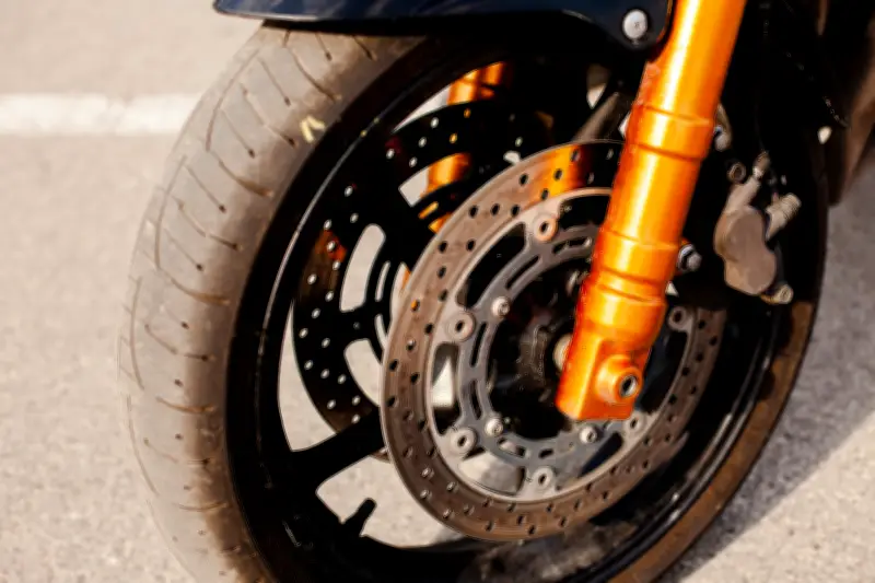 Señales de fallo en la suspensión de la moto que no debes ignorar