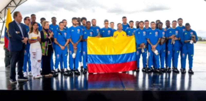 Selección Colombia viaja al Mundial 2026 con bandera entregada por Petro