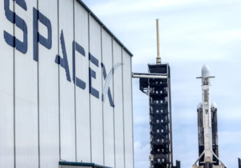 SpaceX busca valoración de 1,75 billones de dólares en su salida a bolsa
