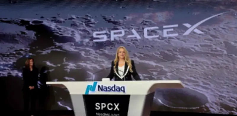 SpaceX debuta en bolsa con valoración récord de 1,765 billones de dólares
