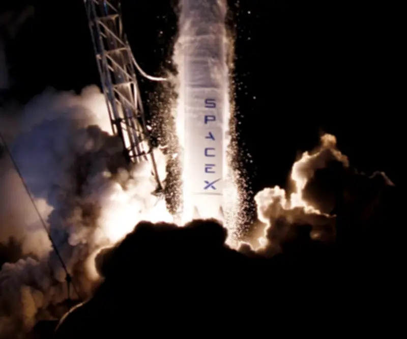 SpaceX fija precio récord de salida a bolsa y recauda US$75.000 millones