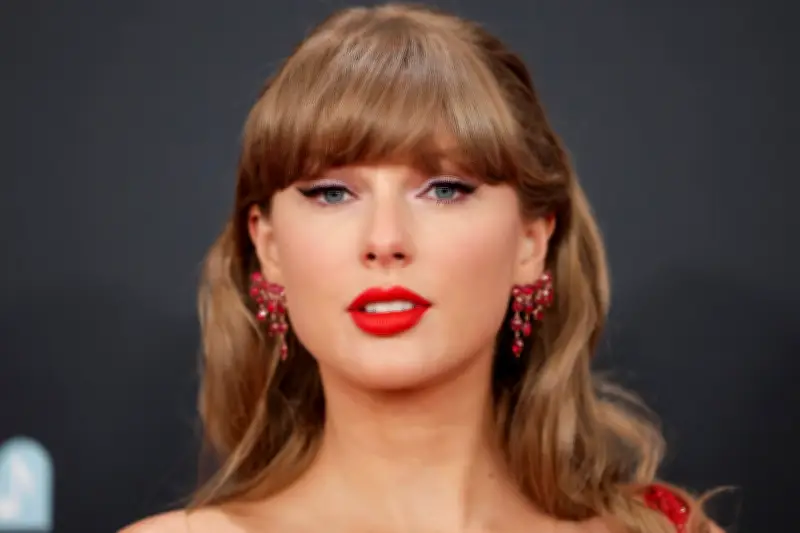 Taylor Swift lanzará canción original para 'Toy Story 5' en 2026