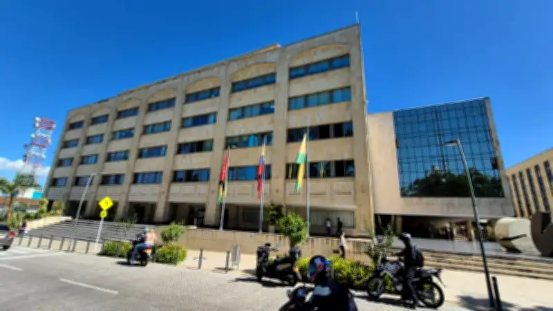 Trabajadores de la Alcaldía de Bucaramanga protestan por prima salarial