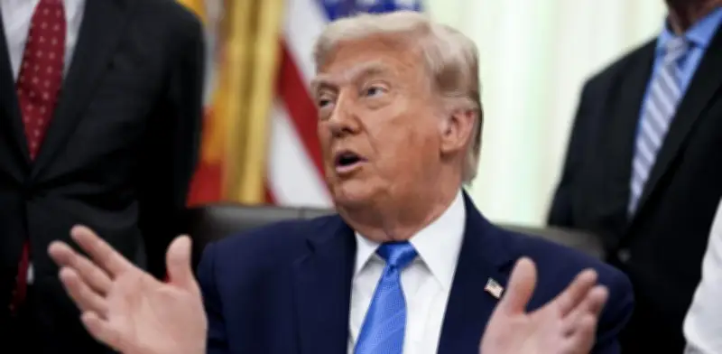 Trump amenaza con tomar control del petróleo iraní tras escalada militar