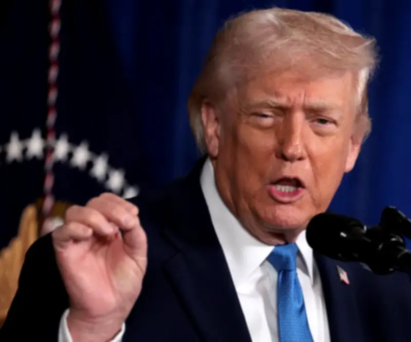 Trump asegura que conversaciones con Irán continúan a pesar de informe contrario