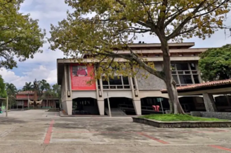 UdeA reanuda actividades tras violentas protestas de encapuchados