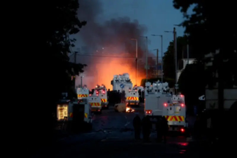 Violencia en Belfast tras apuñalamiento aviva sentimiento antimigrante