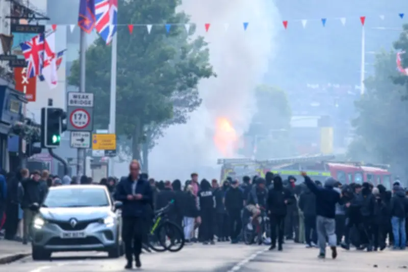 Violentas protestas antimigración en Belfast tras ataque con cuchillo